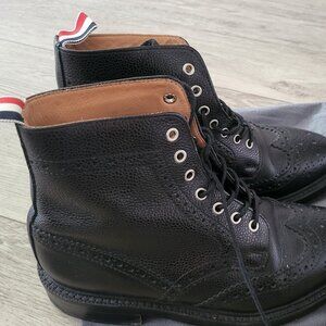 Thom Browne Black Pebbled Leather Brogue Boots - US 8.5